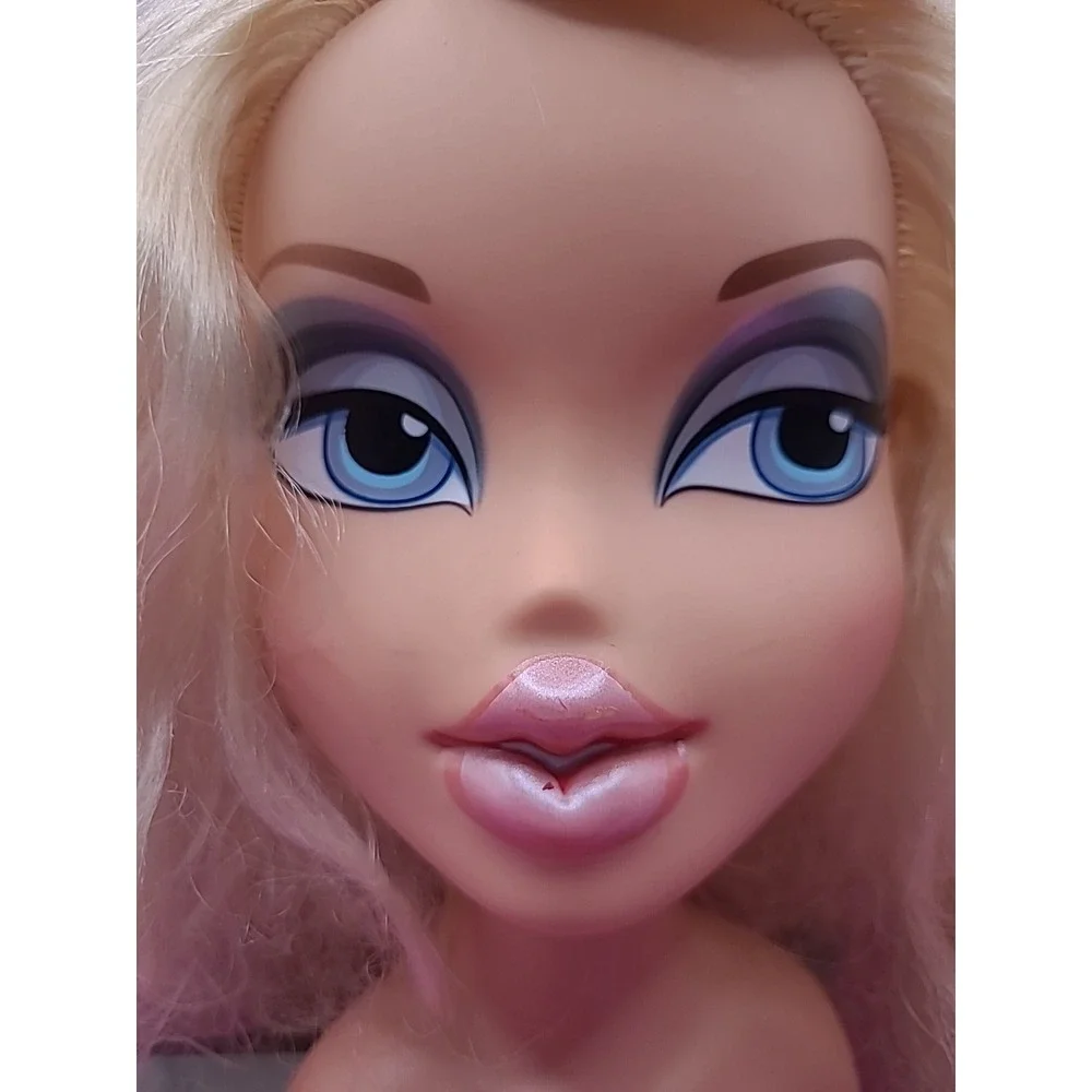 2002 BRATZ CLOE‎ GLAMMED UP FUNKY FASHION MAKEOVER LARGE Styling Doll Head READ